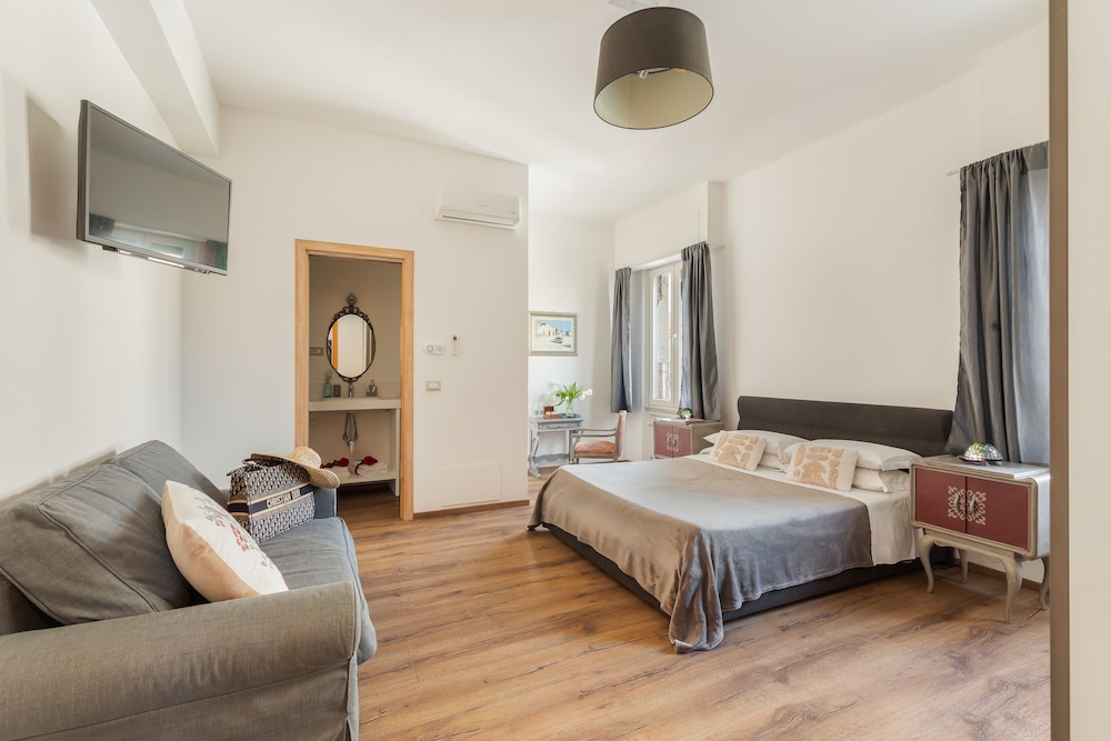 Guest House Maison 6 — 4-Star Luxury Hotel in Rome, Italy