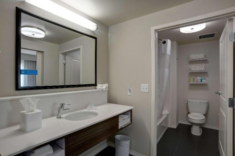 Hampton Inn & Suites Ardmore - photo 25