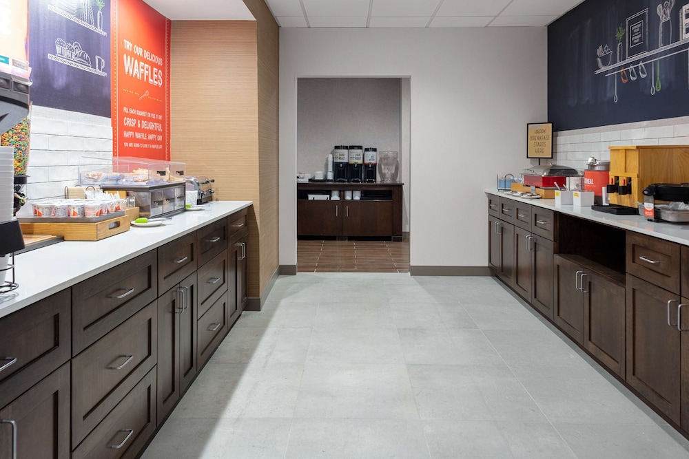 Hampton Inn Castle Rock - photo 12