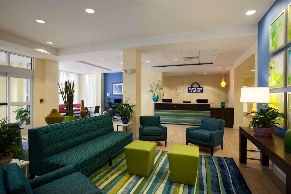 Days Inn & Suites by Wyndham Altoona - photo 3
