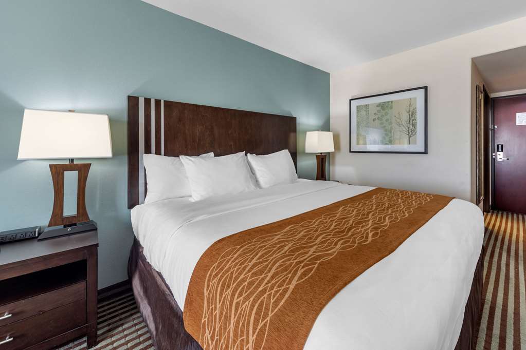 Comfort Inn & Suites Perry I 35 - photo 11