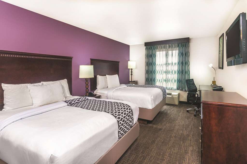 La Quinta Inn & Suites by Wyndham Rome - photo 20