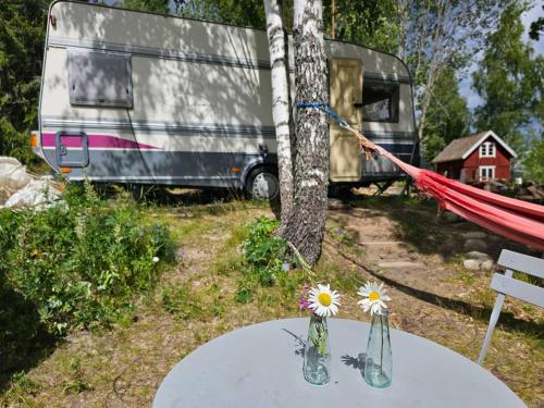 Caravan On Eco Farm With External Bathroom Bjorngarden 21266794 — Sunne