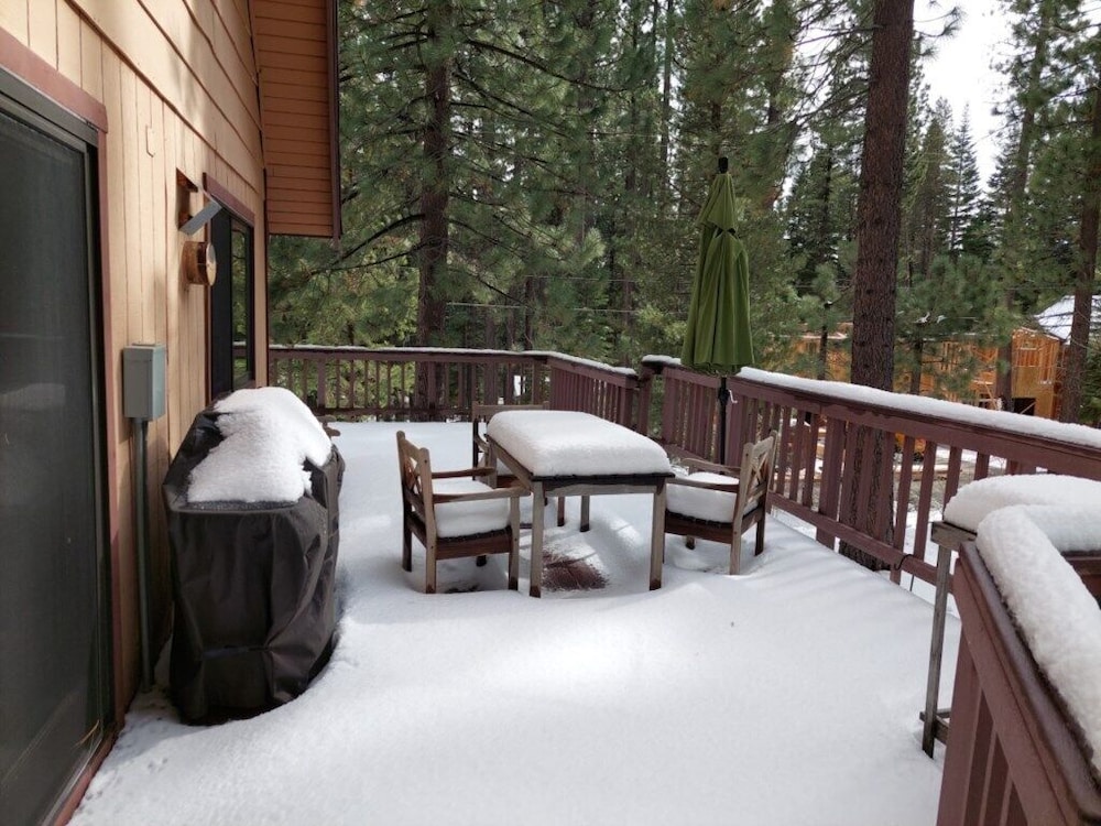 Cabin Close To Hiking Trails And Ski Resorts — 4-Star Luxury Hotel in South Lake Tahoe, United States