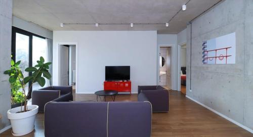 2BR apartment with 2 balconies in heart of the city