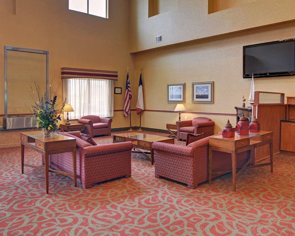 Quality Suites Near Cedar Creek Lake — hotel in Mabank