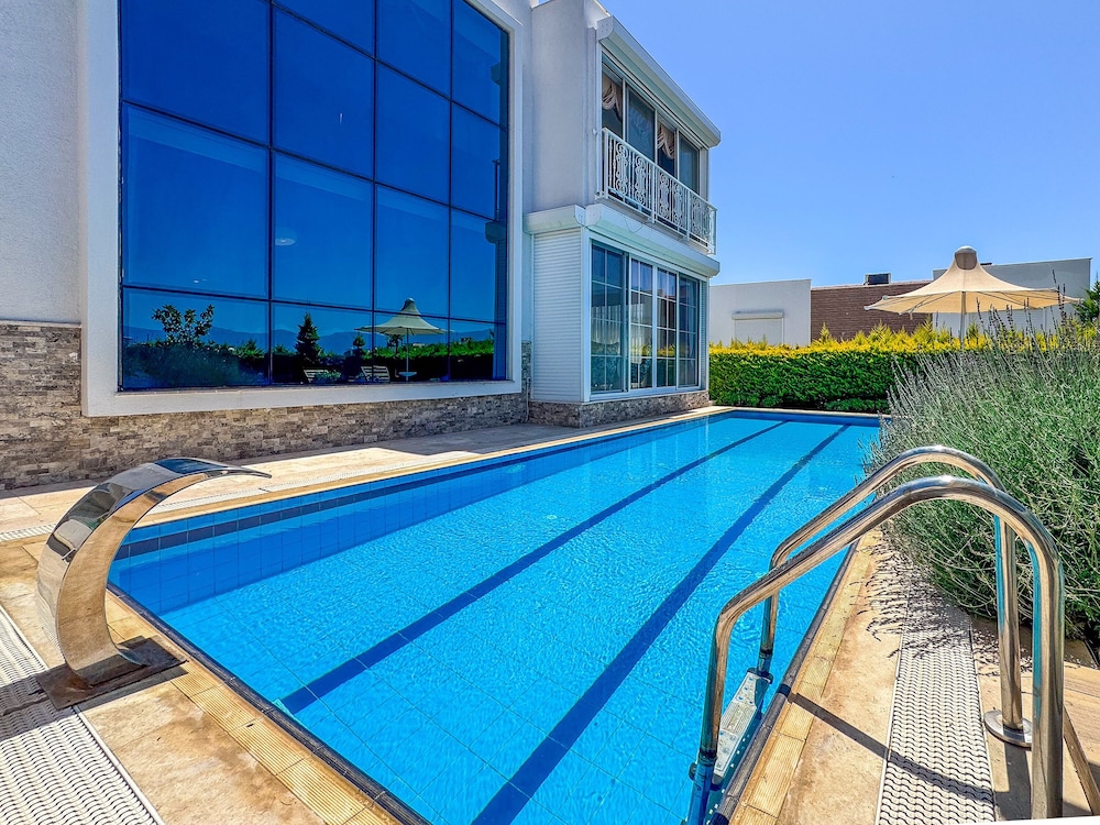 Villa Limon — 4-Star Luxury Hotel in Kusadasi, Turkey