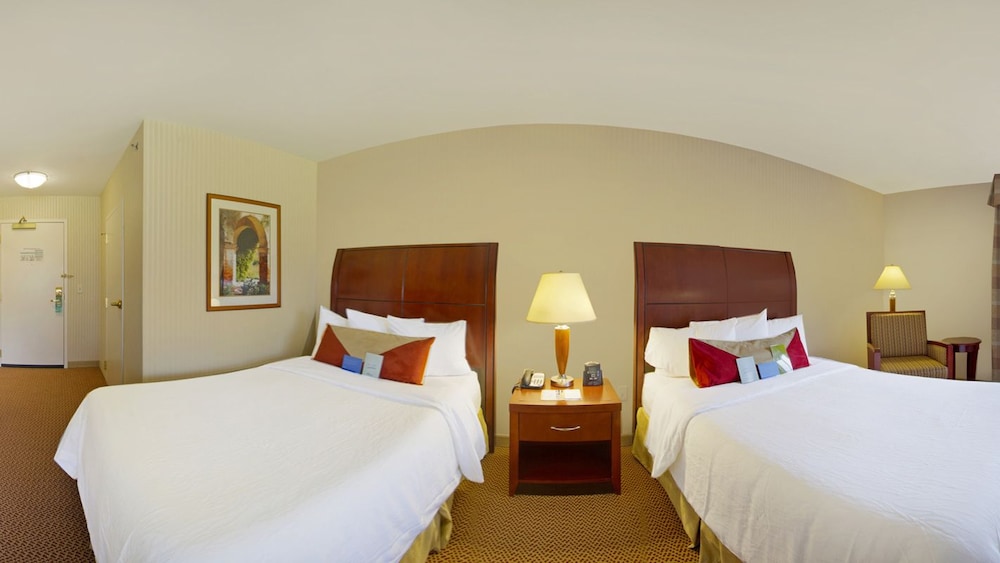 Hilton Garden Inn Milwaukee Northwest Conference Center - photo 7