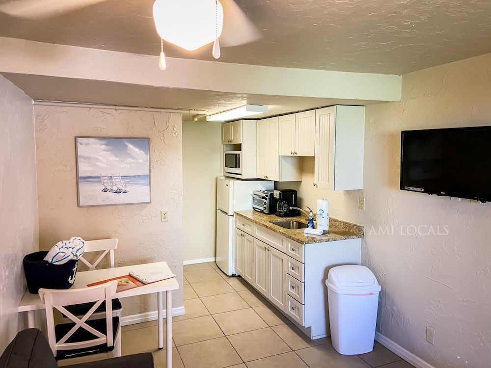 Bridge 6 Bradenton Beach 2 Br Hotel Room - photo 21