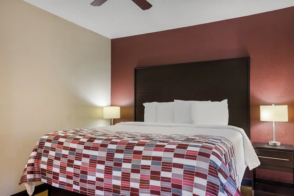 Red Roof Inn & Suites Statesboro University - photo 8
