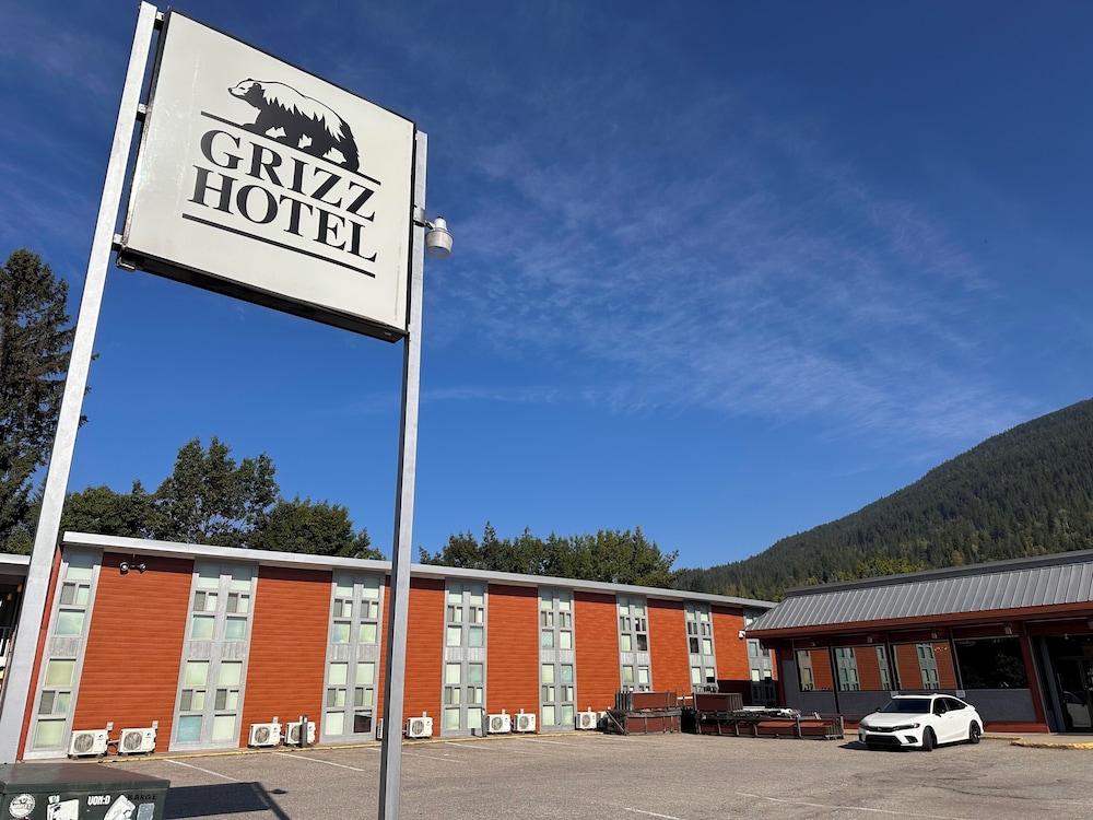 Grizz Hotel in Revelstoke, Canada
