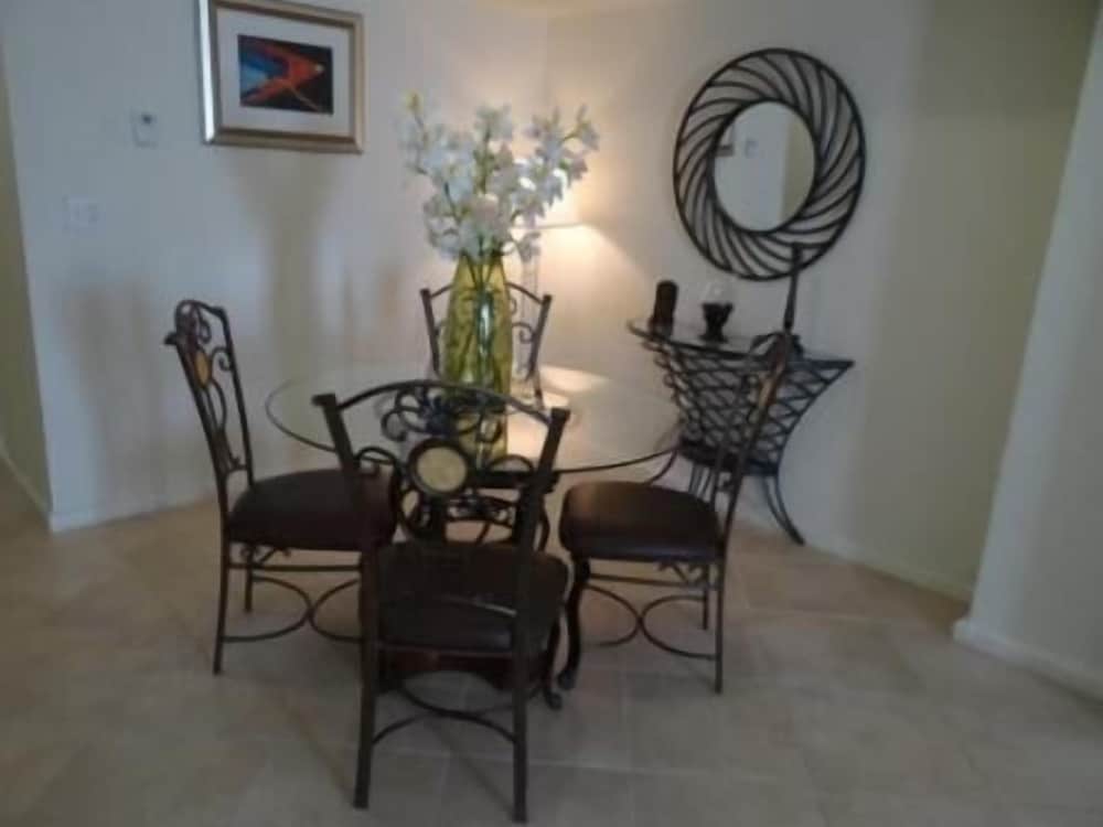 Hollywood Beach Resort two Bedrooms Sleeps 6 - photo 8