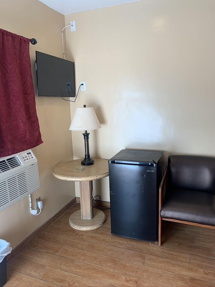 Carlton Motel - photo 7
