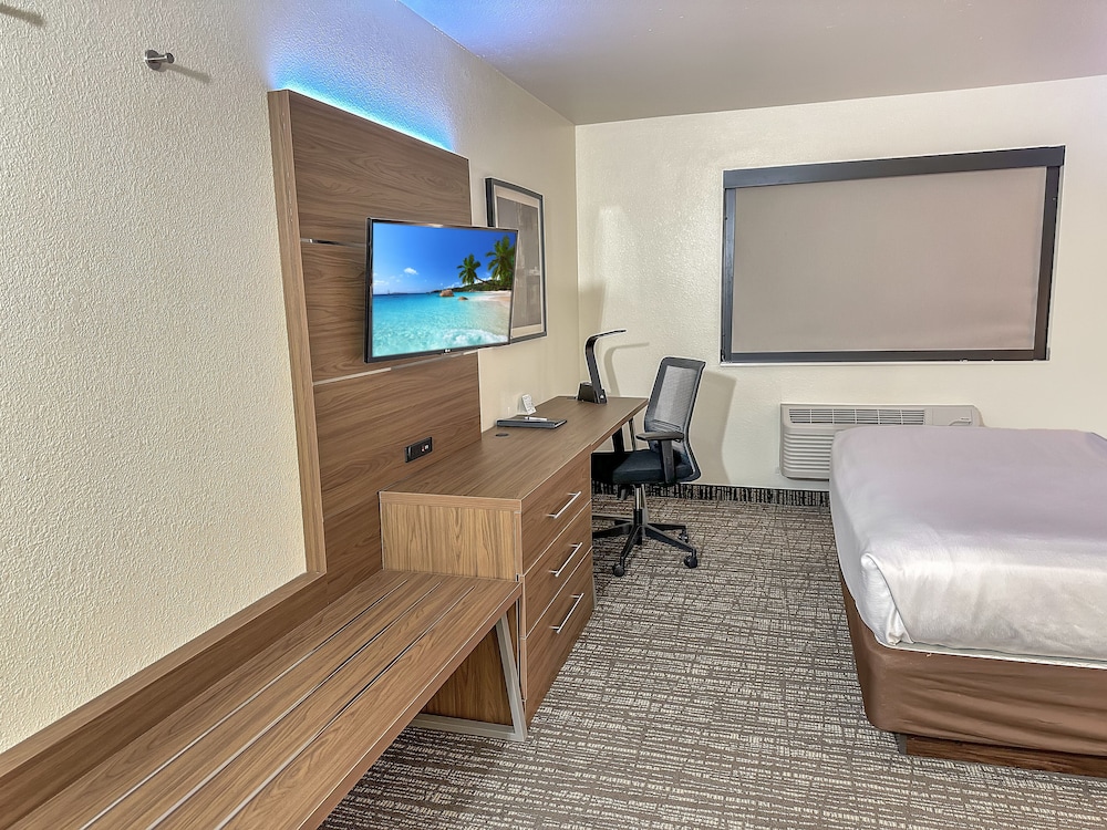 Estherville Hotel & Suites - photo 26