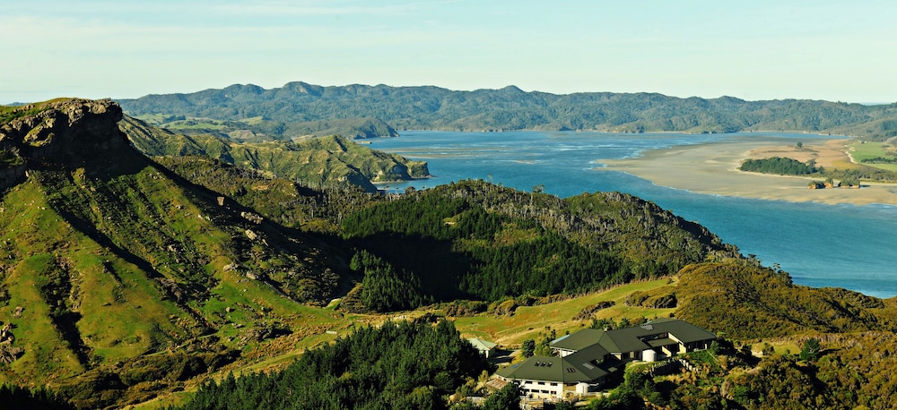 Westhaven Retreat — 4-Star Luxury Hotel in Takaka, New Zealand