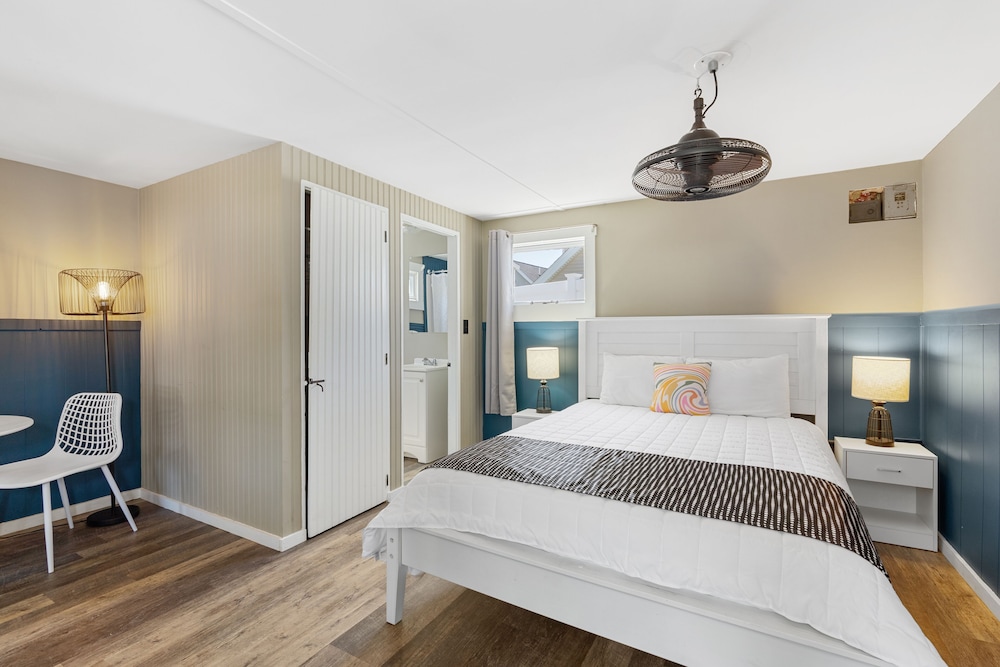 The Beaches Motel & Cottages - photo 22