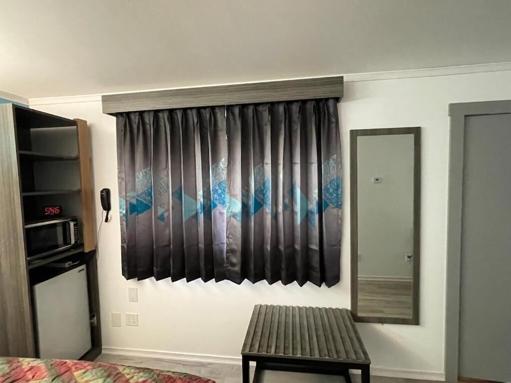 Belmont Motel - photo 13