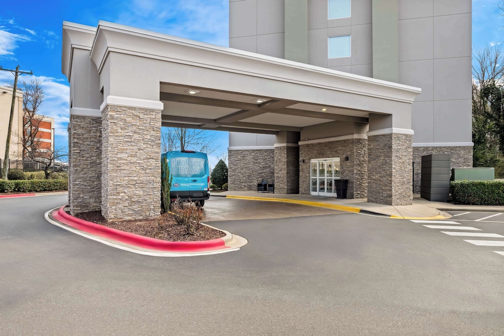 Hampton Inn & Suites Charlotte Airport - photo 57