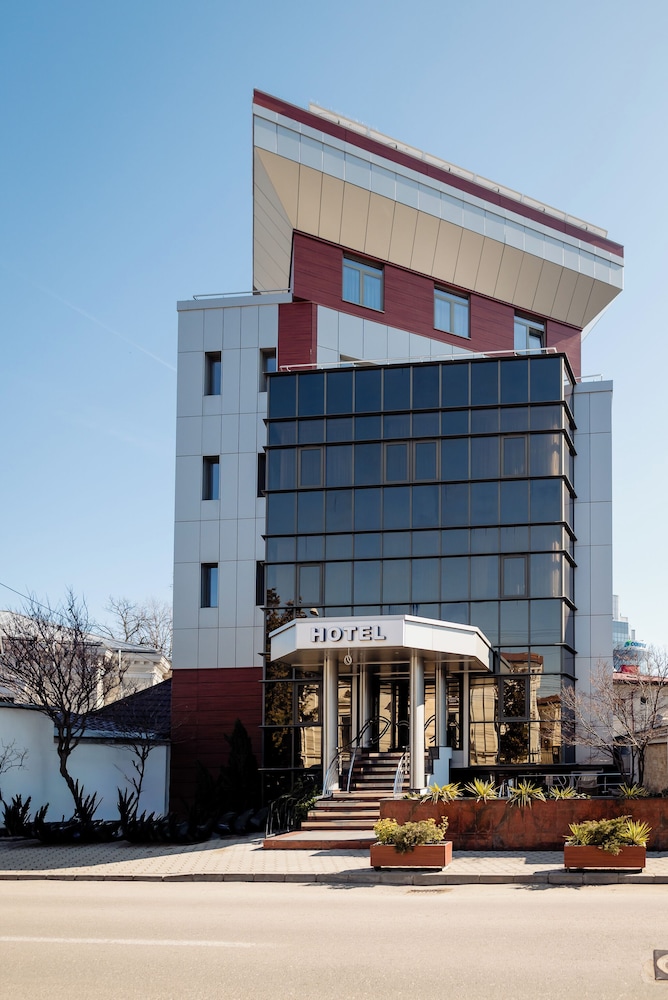 Hotel Acapulco — 4-Star Luxury Hotel in Ploiesti, Romania