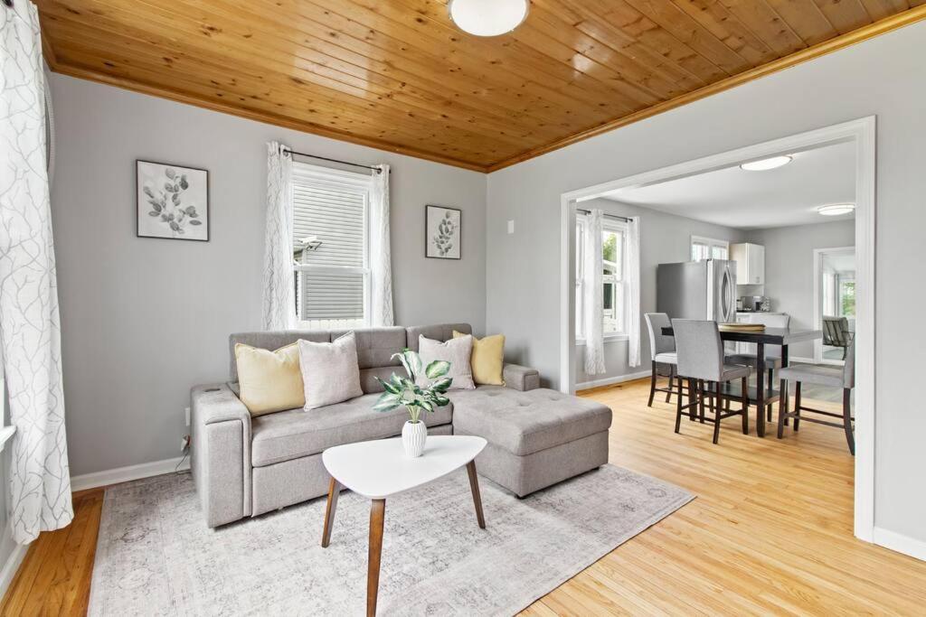 Stylish Relaxing & Comfy 3 BDR Home — 4-Star Luxury Hotel in Bristol, United States
