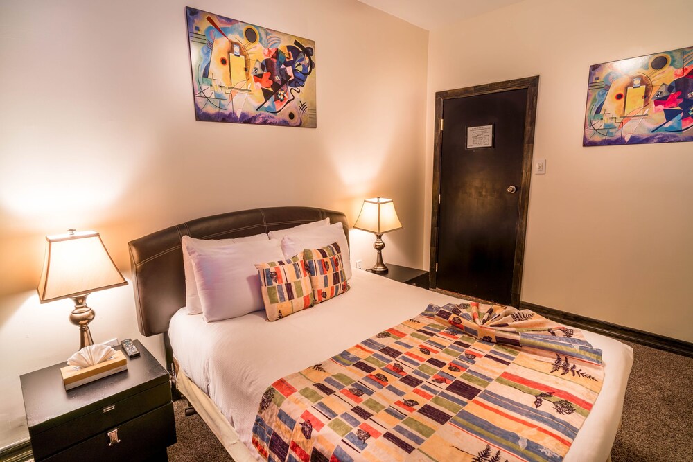 Royal Park Hotel and Hostel - photo 16