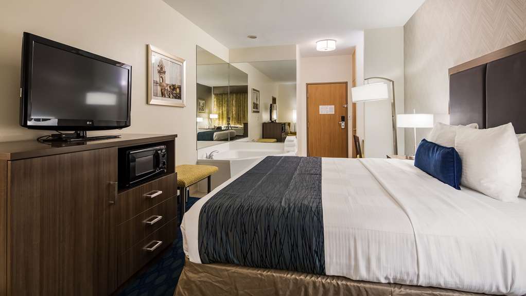 Best Western Plus Tulsa Inn & Suites - photo 9