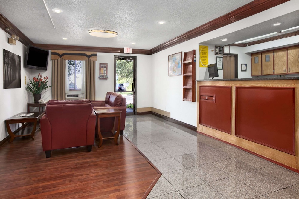 Super 8 by Wyndham Canton Livonia Area - photo 3