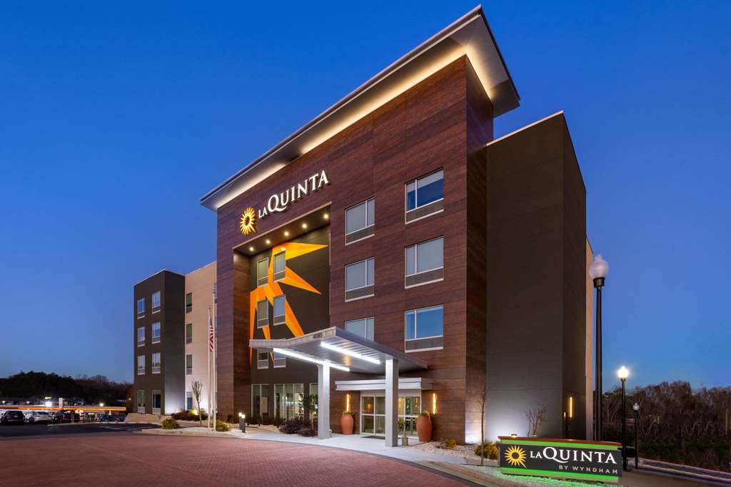 La Quinta Inn & Suites by Wyndham Locust Grove - photo 7