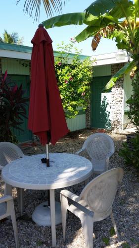Royal Hawaiian Motel Botel - photo 14