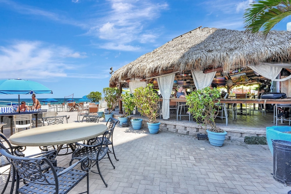 Ocean Manor Beach Hotel - photo 101