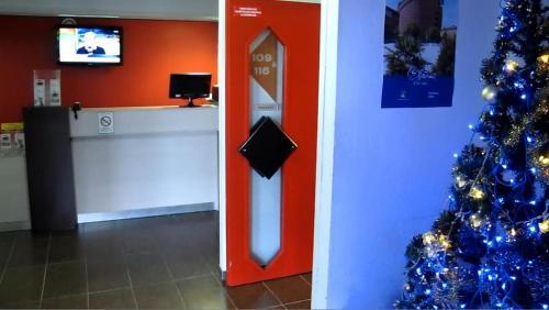 H tel Class'eco - carbon neutral hotel in Evry