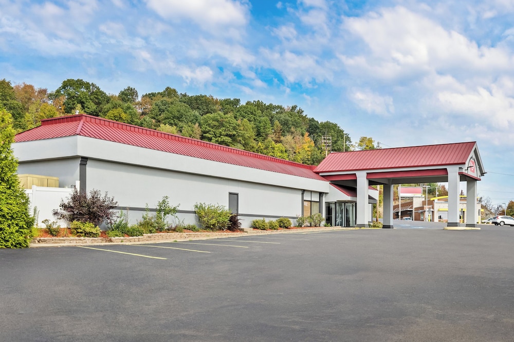 Red Roof Inn Cambridge OH - photo 41