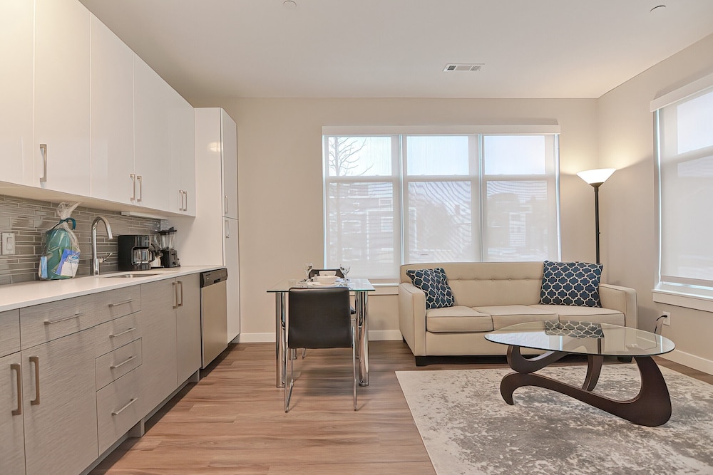 Global Luxury Suites East Boston - photo 24