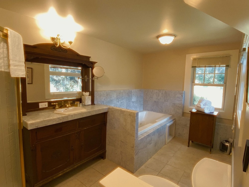 Jenner Inn - photo 45