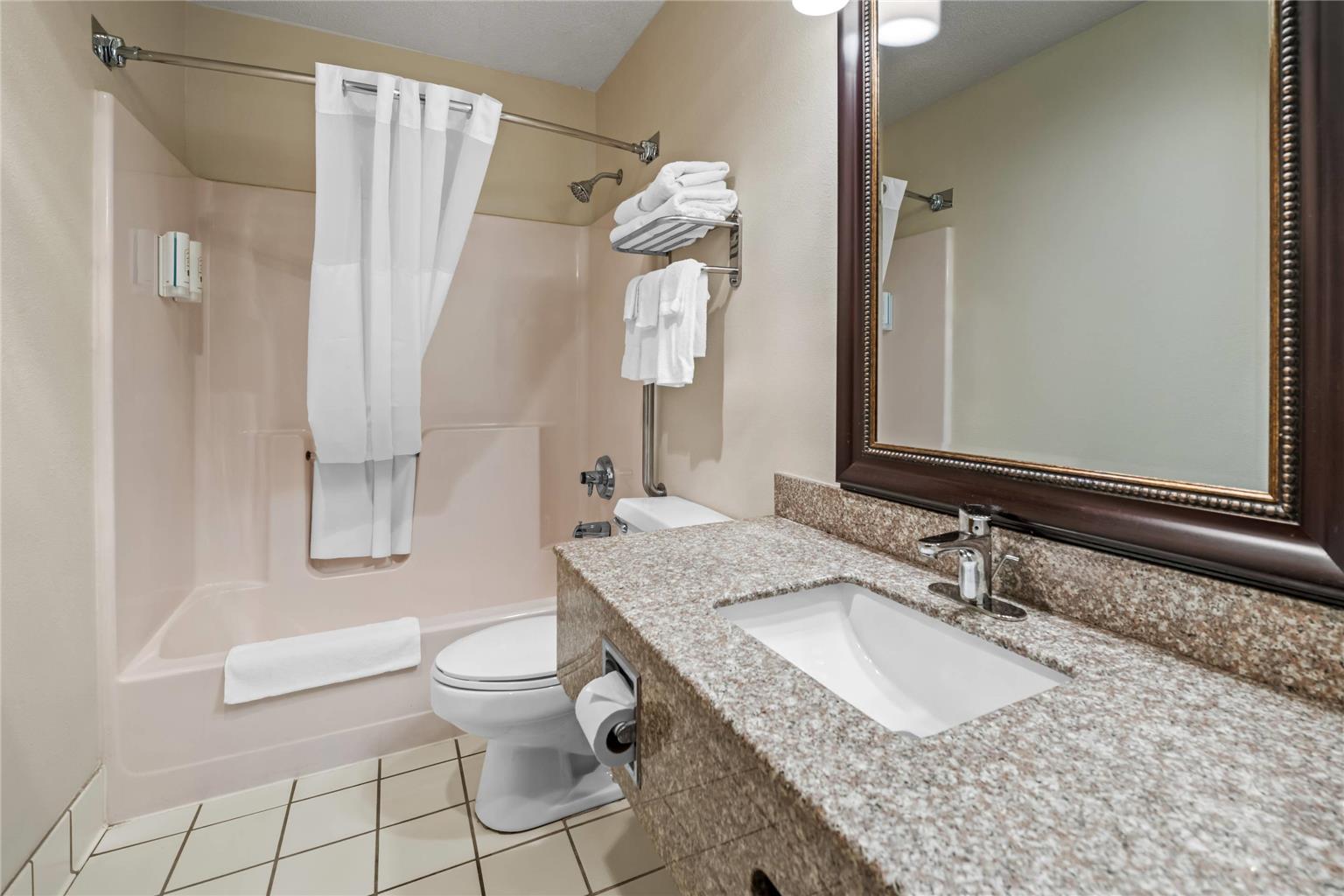 Quality Inn Dubuque on Hwy 20 - photo 30