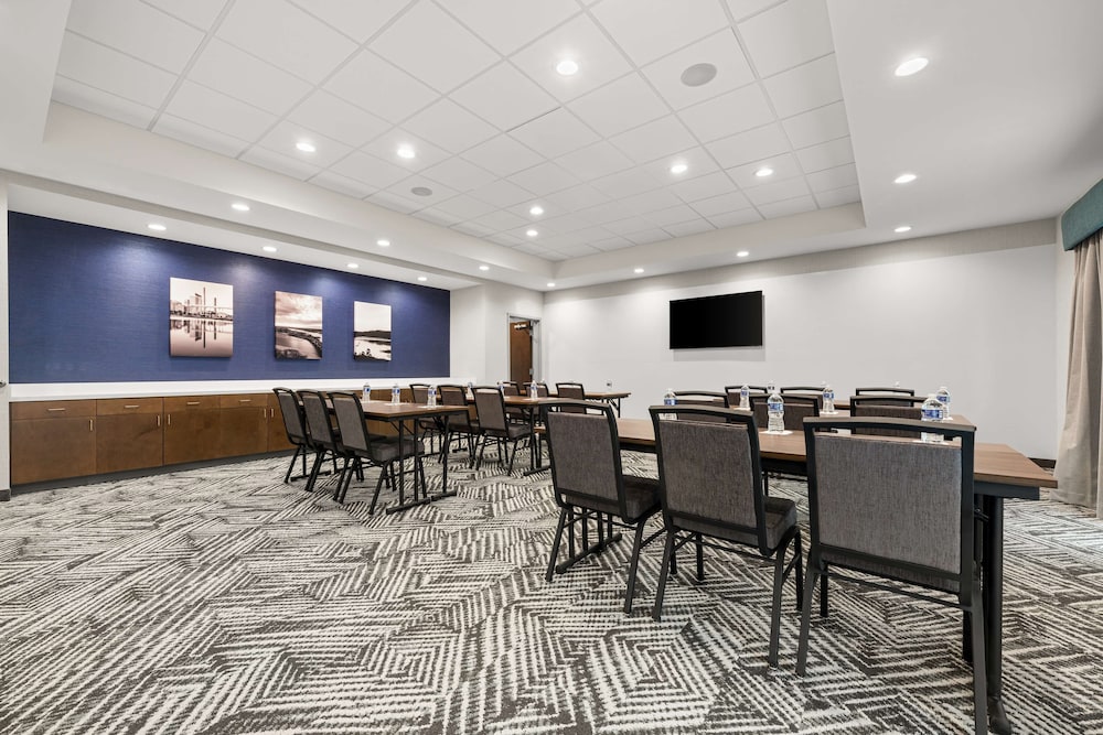 Hampton Inn and Suites Bessemer Birmingham - photo 32