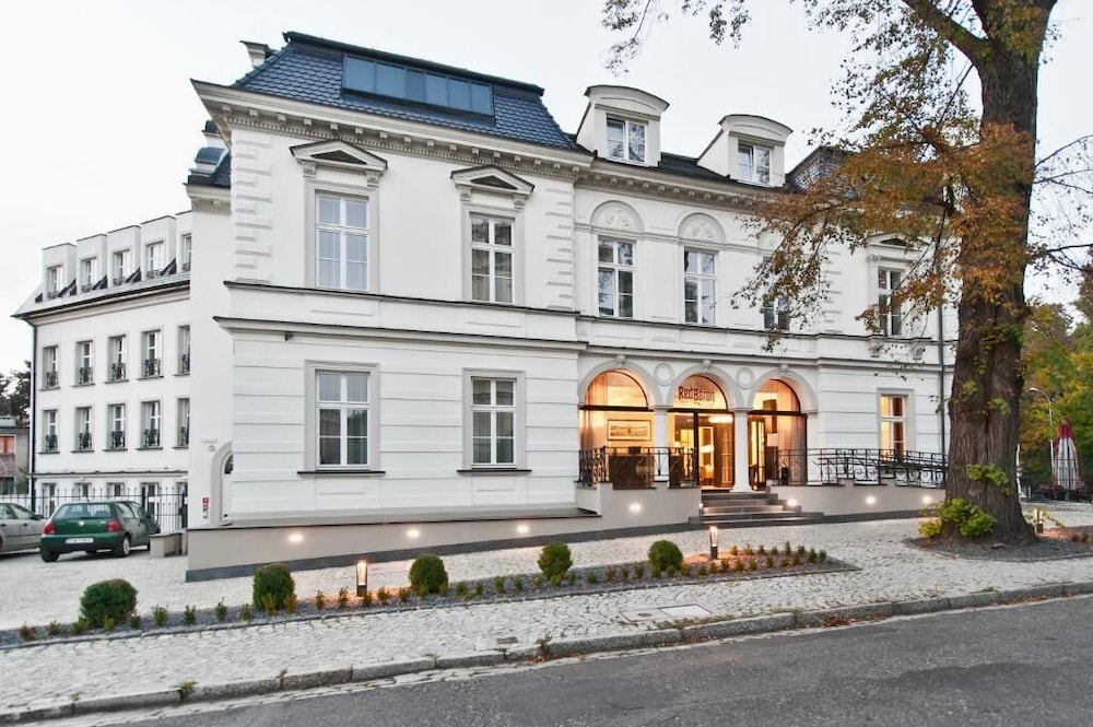 Hotel Red Baron — Swidnica