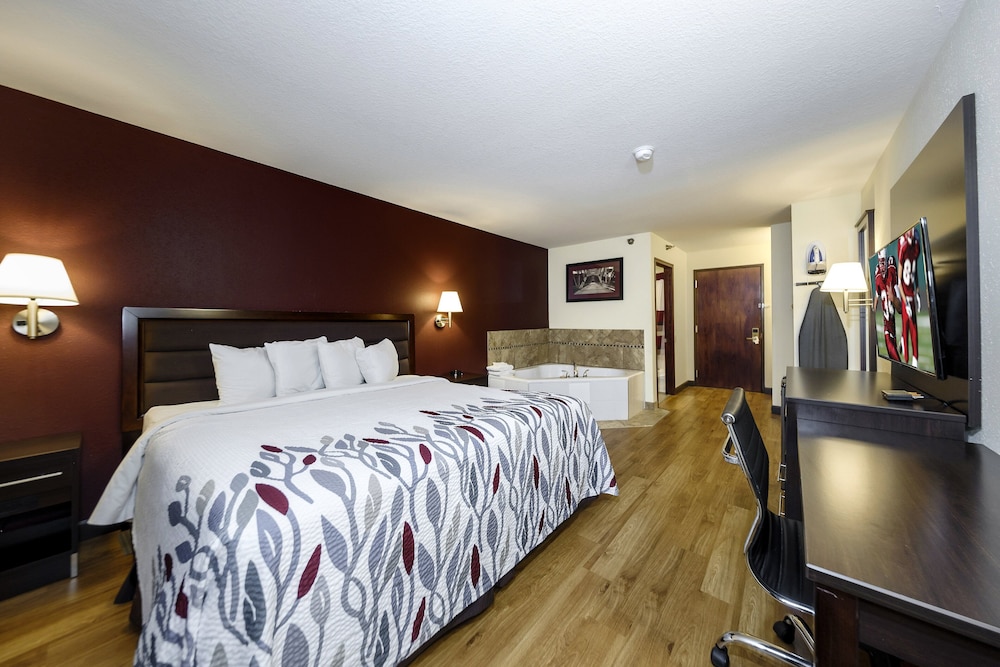 Red Roof Inn Osage Beach Lake of the Ozarks - photo 11
