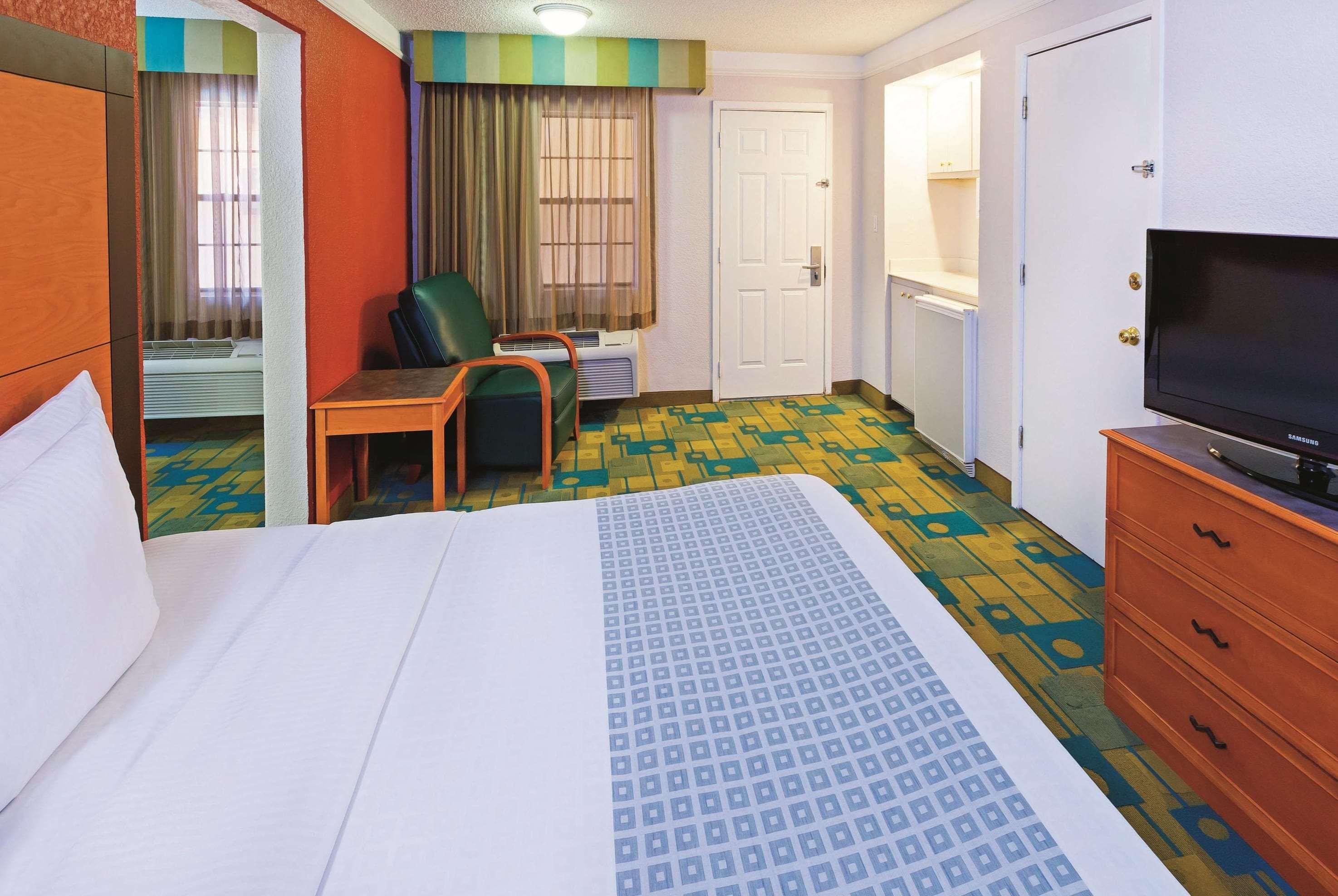 Baymont by Wyndham Lubbock Downtown Civic Center - photo 11