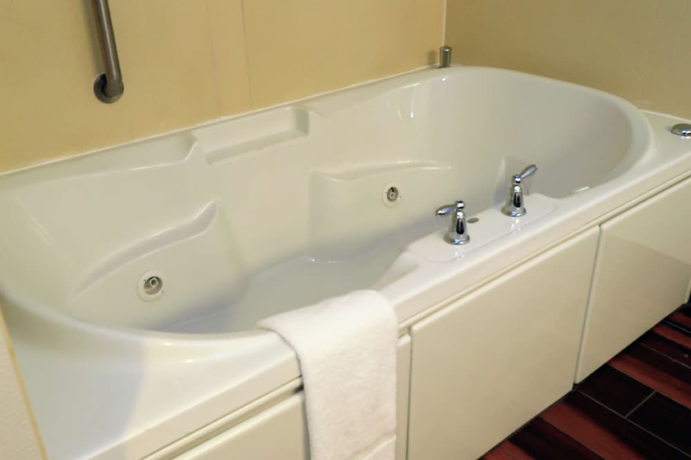 Hampton Inn & Suites Lamar - photo 82