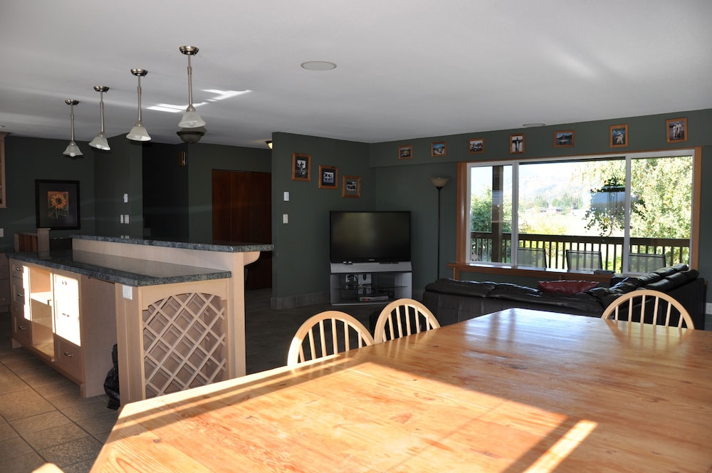 Fraser River Outpost Lodge — Agassiz — photo 2