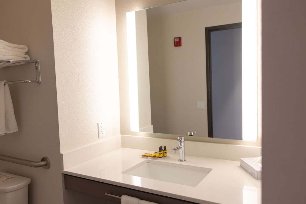 Best Western Plus Executive Residency Phoenix North Happy Valley - photo 48