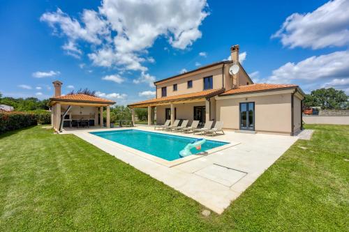 Villa Jože — 4-Star Luxury Hotel in Tinjan, Croatia