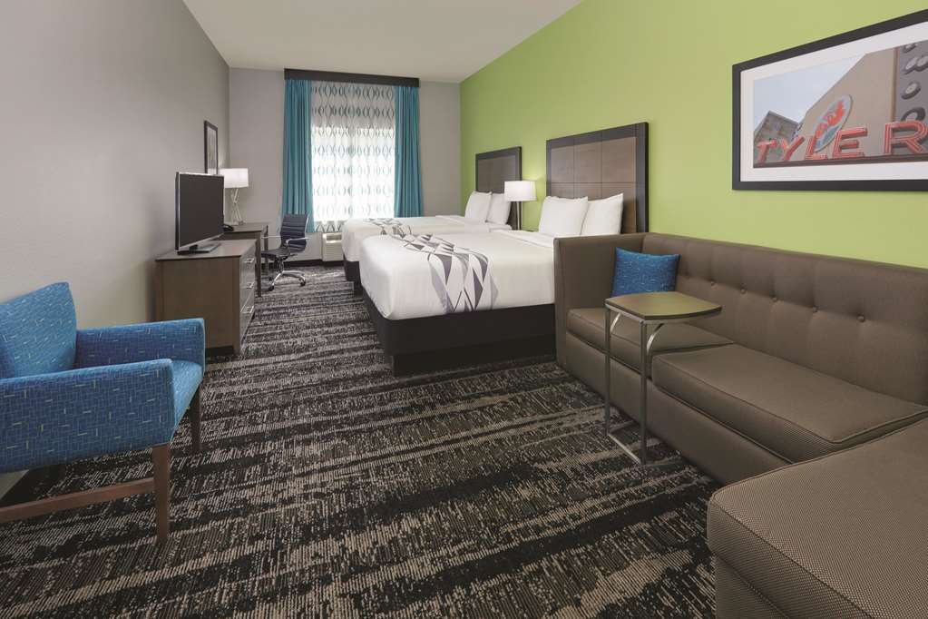 La Quinta Inn & Suites by Wyndham Tyler South - photo 10