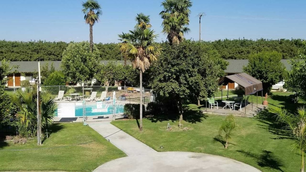 99 Palms Inn & Suites - photo 48