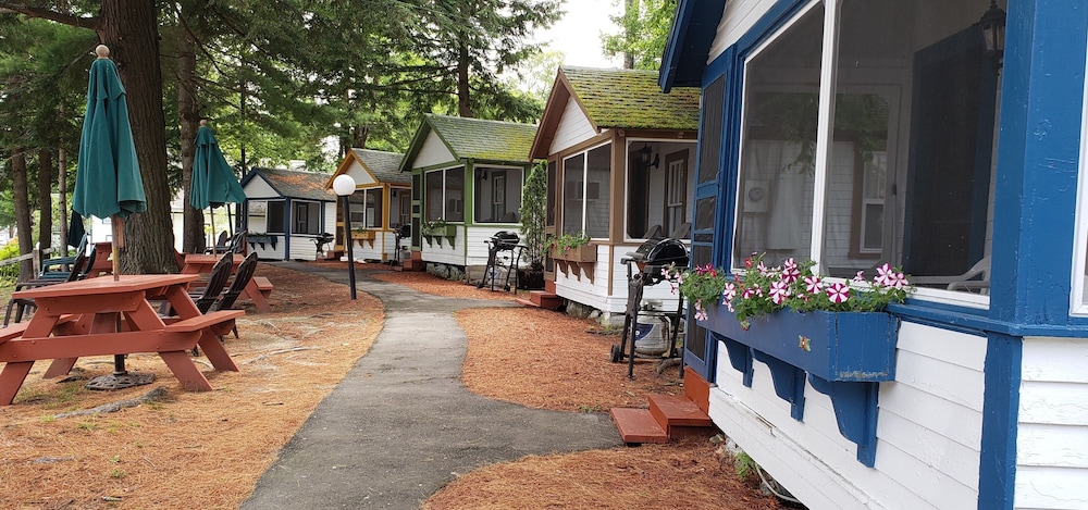 Weirs Beach Motel and Cottages - photo 51
