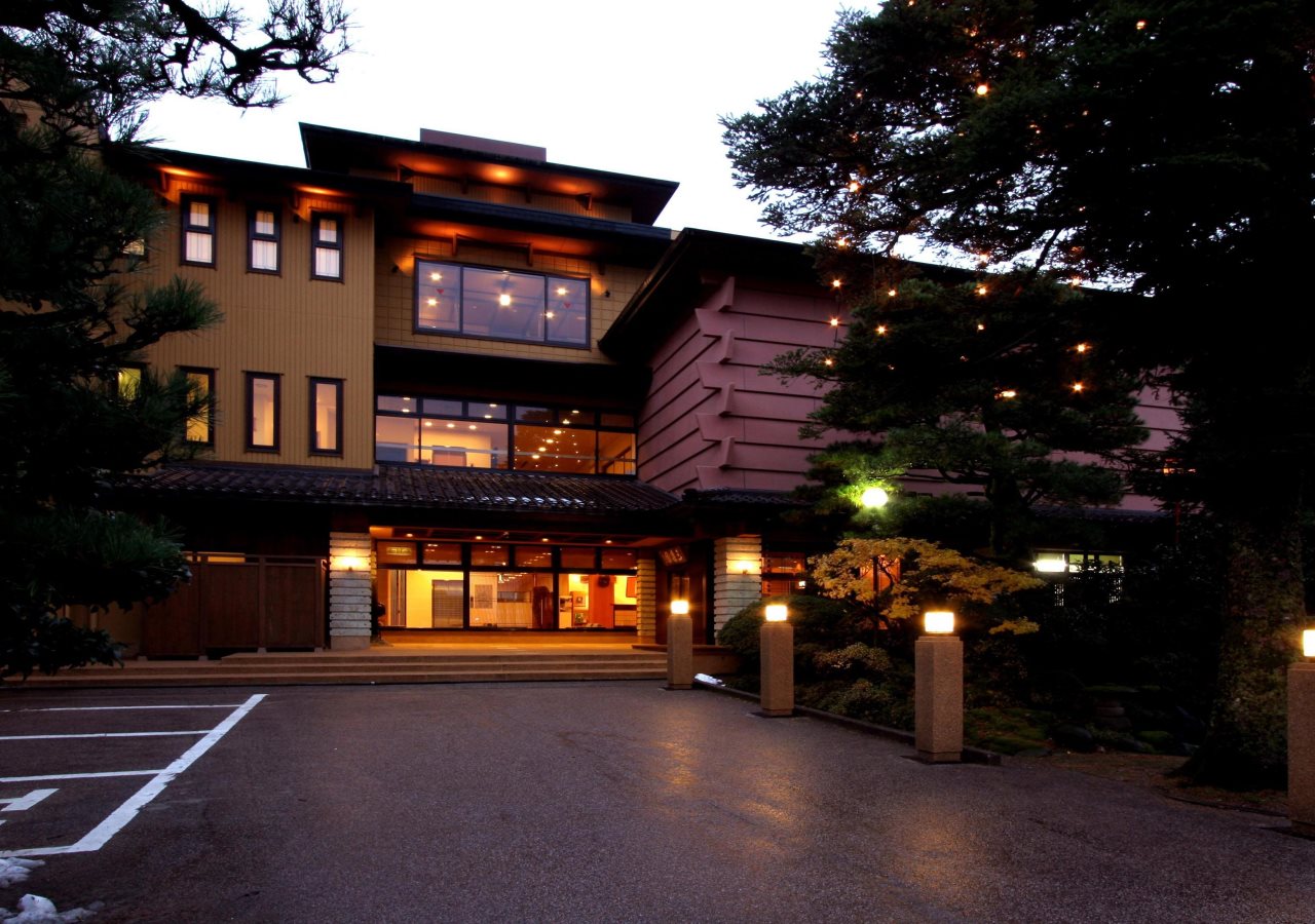 Sanrakuen — 4-Star Luxury Hotel in Tonami, Japan