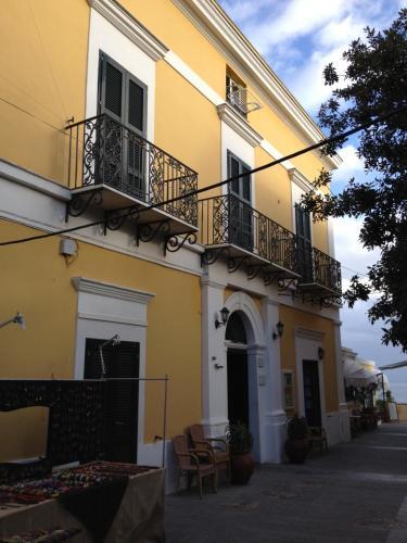 Hotel Mezzatorre — Ventotene