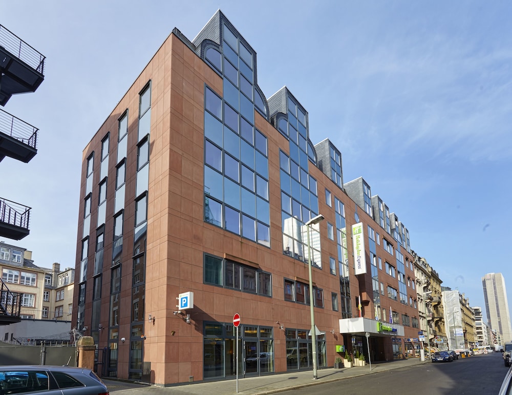 Premier Inn Frankfurt City Centre Hotel - carbon neutral hotel in Frankfurt Am Main