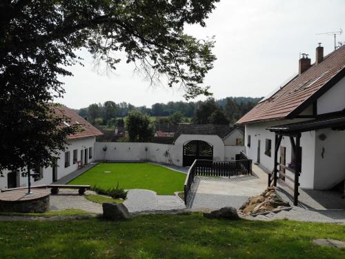 Statek Český Dvůr - carbon neutral hotel in Postupice